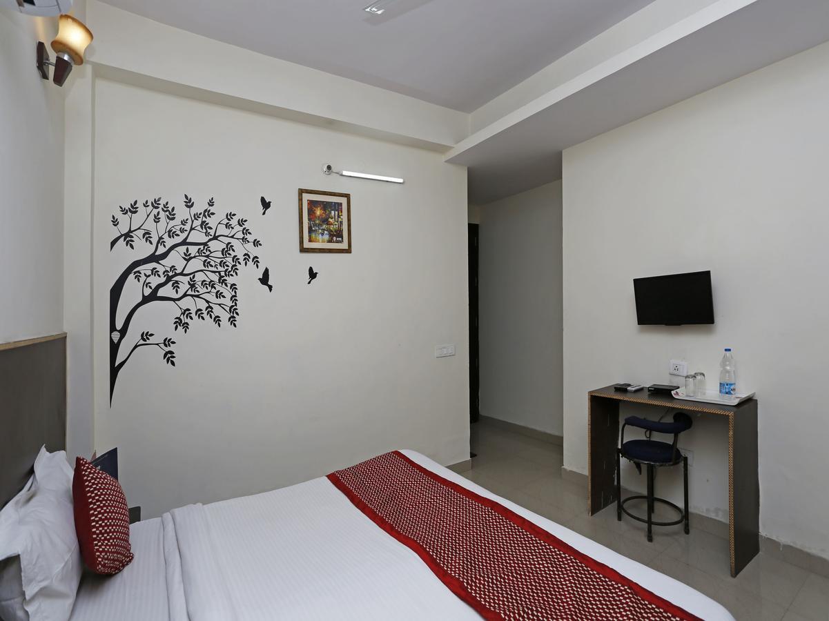 Hotel Oyo 3593 Fragrance Habitat Noida Exterior foto