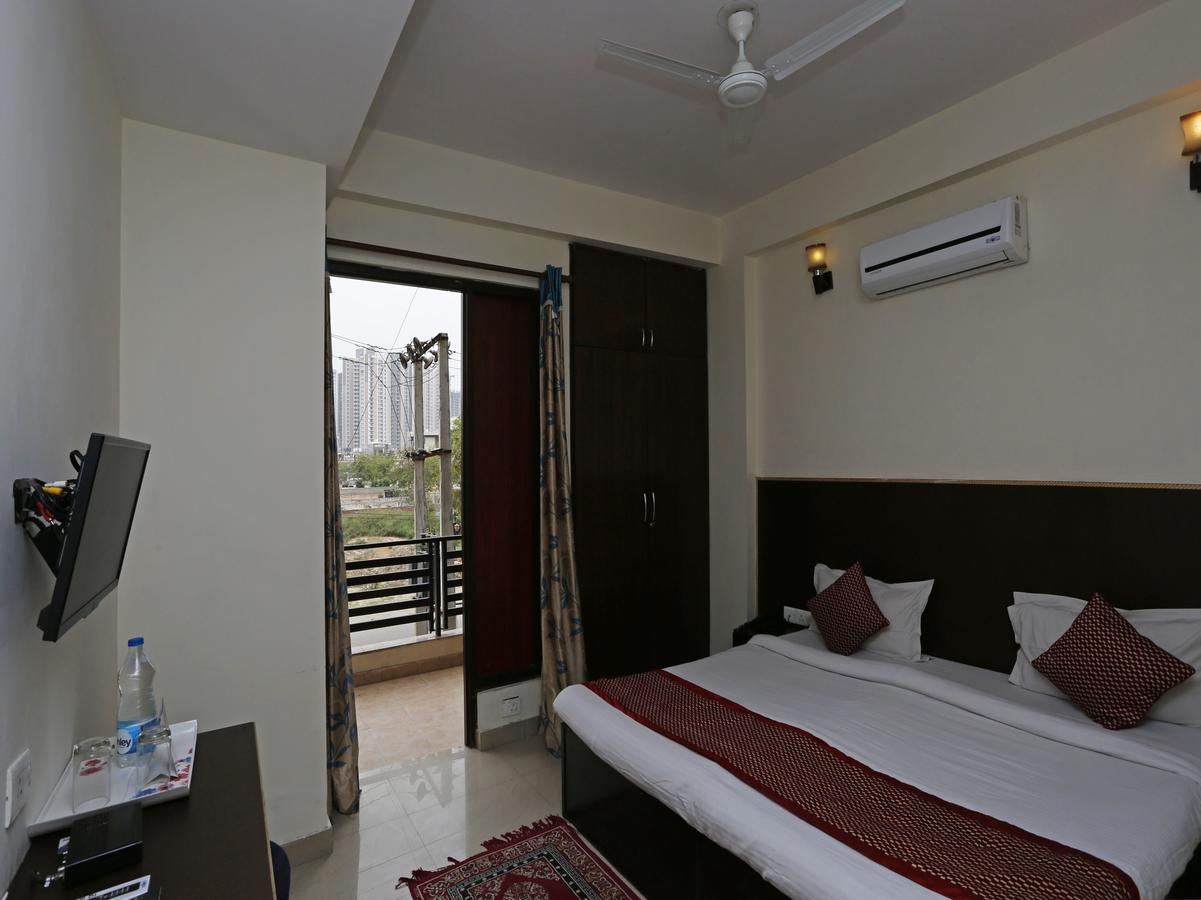Hotel Oyo 3593 Fragrance Habitat Noida Exterior foto