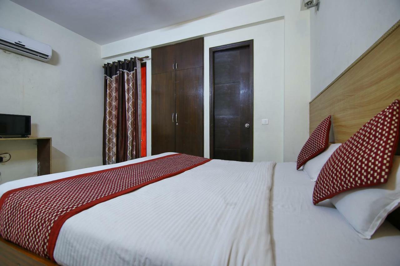 Hotel Oyo 3593 Fragrance Habitat Noida Exterior foto