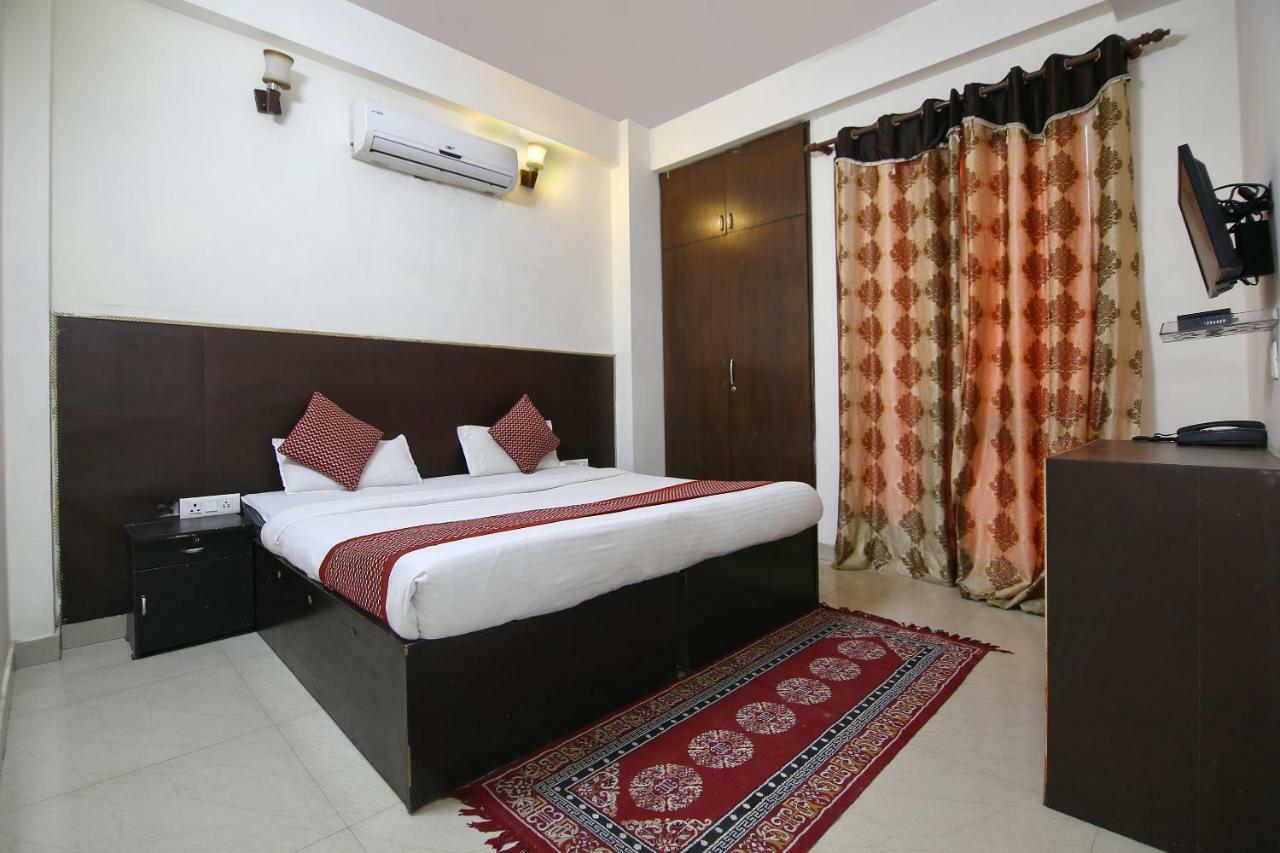 Hotel Oyo 3593 Fragrance Habitat Noida Exterior foto