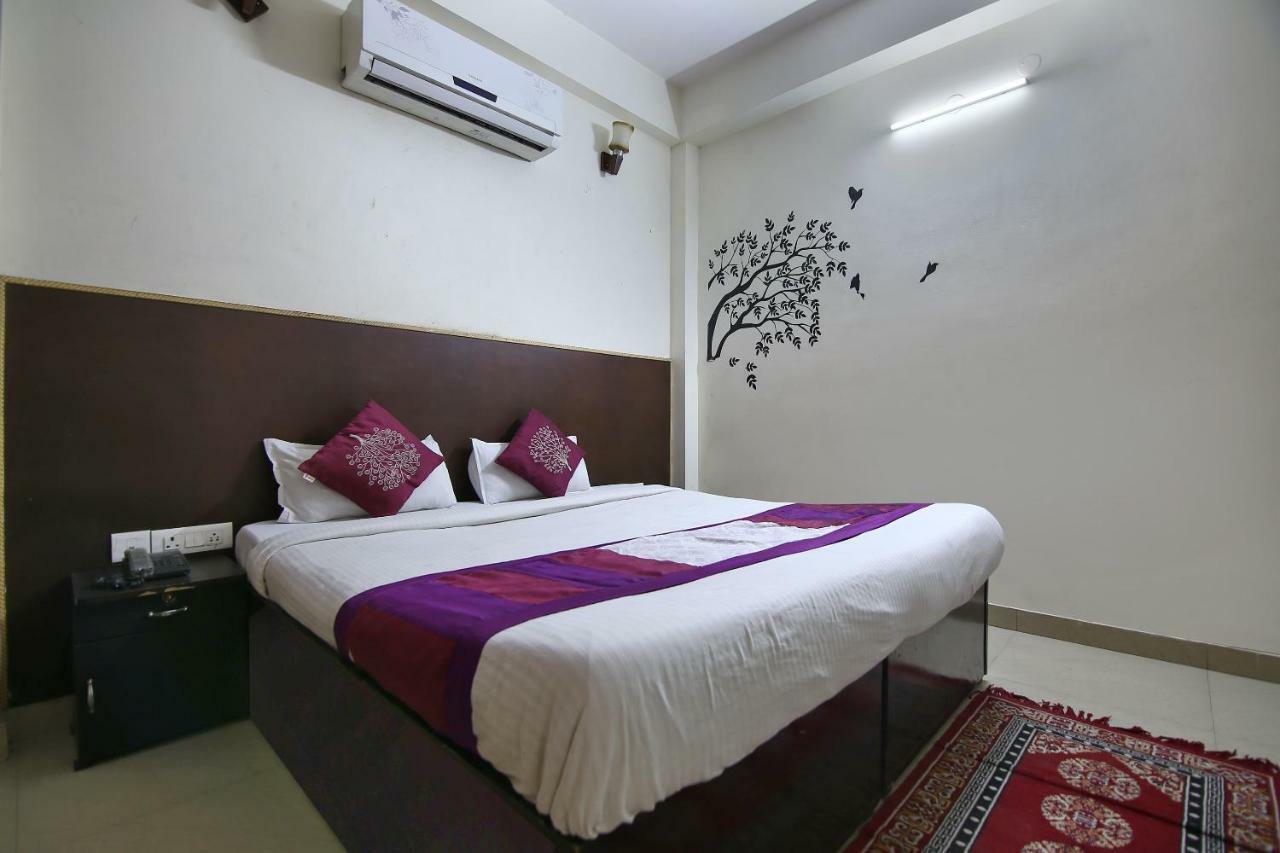 Hotel Oyo 3593 Fragrance Habitat Noida Exterior foto