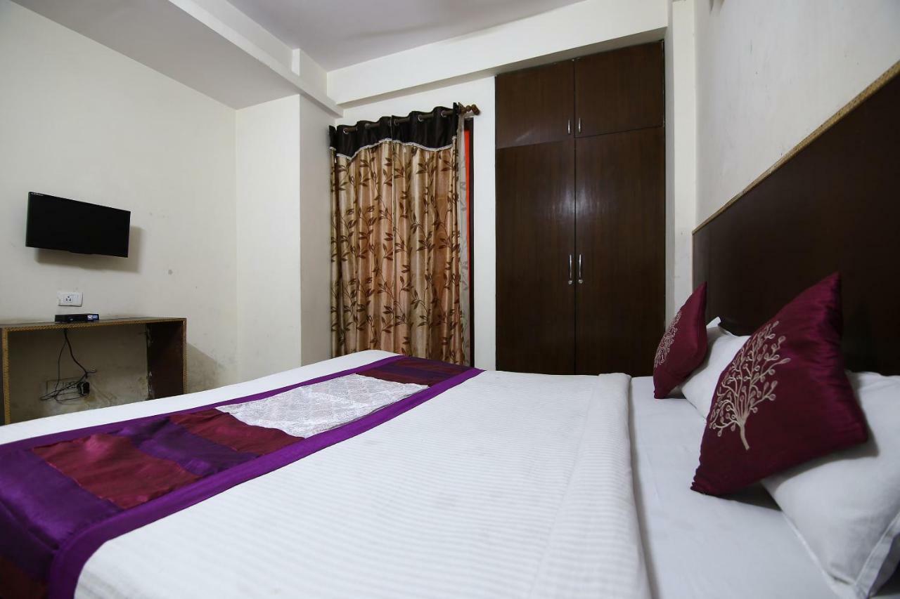 Hotel Oyo 3593 Fragrance Habitat Noida Exterior foto