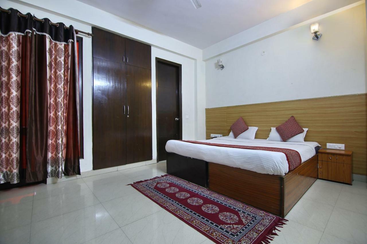 Hotel Oyo 3593 Fragrance Habitat Noida Exterior foto