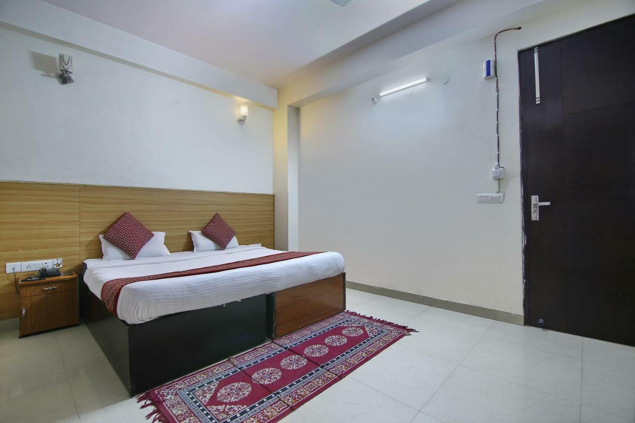 Hotel Oyo 3593 Fragrance Habitat Noida Exterior foto