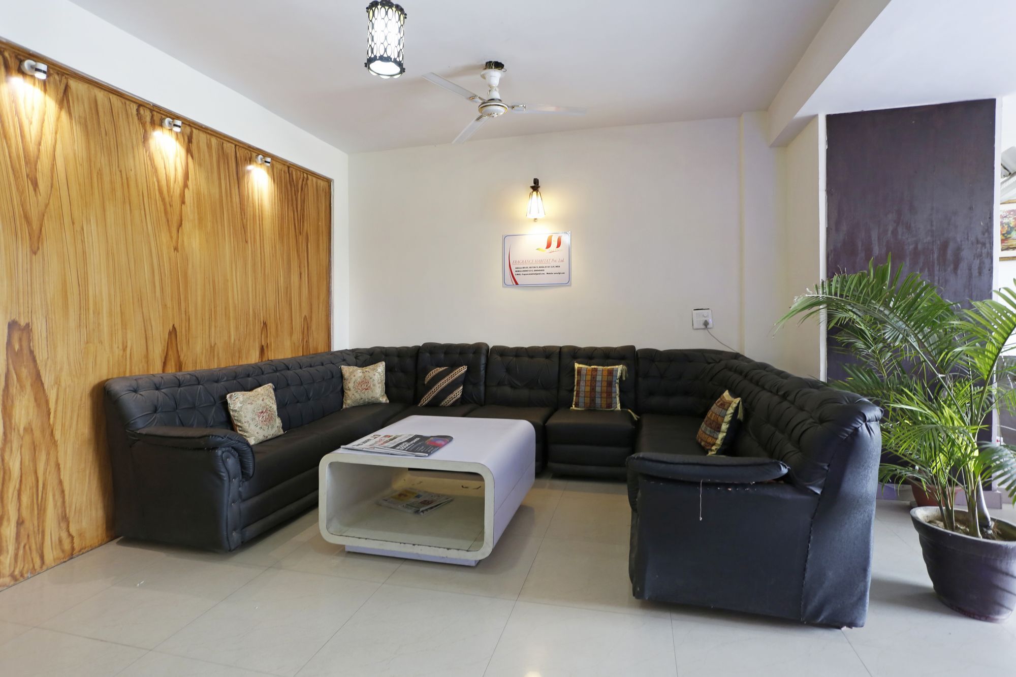 Hotel Oyo 3593 Fragrance Habitat Noida Exterior foto